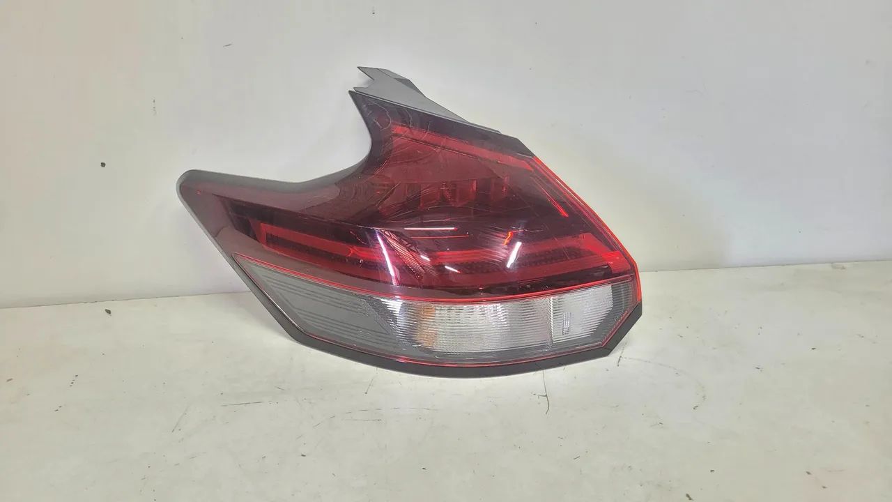 Lanterna nissan kicks 22/24