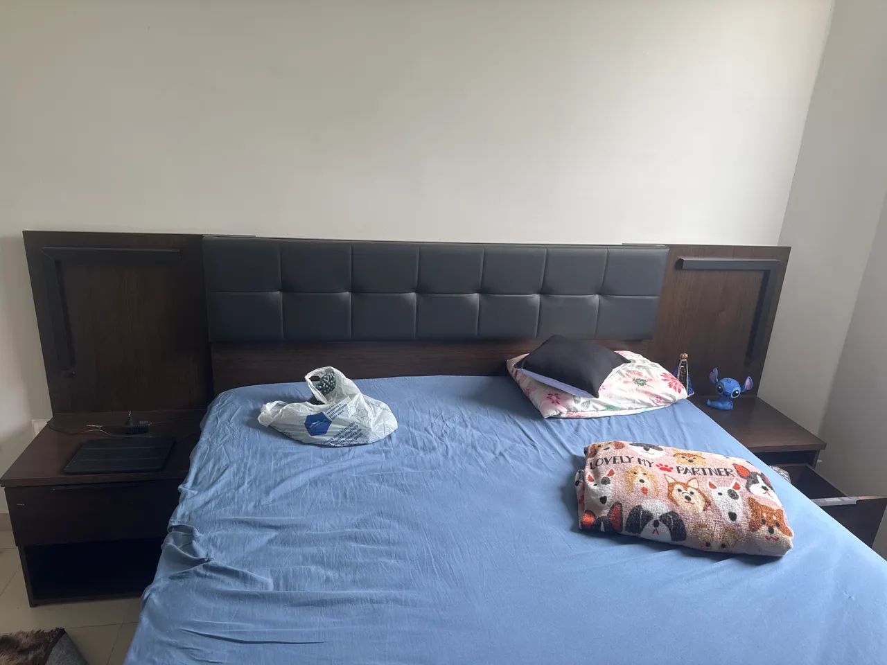 Bed headboard64363742606338120