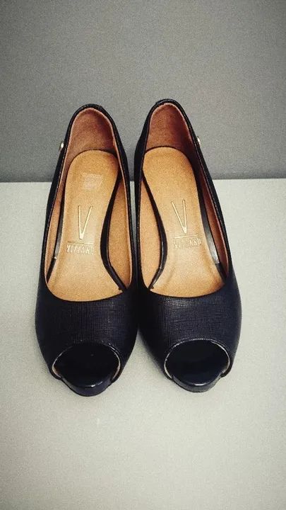 Black peep-toe sandals