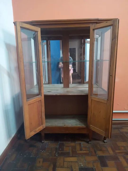 Cristaleira de madeira antigo - Foto 2