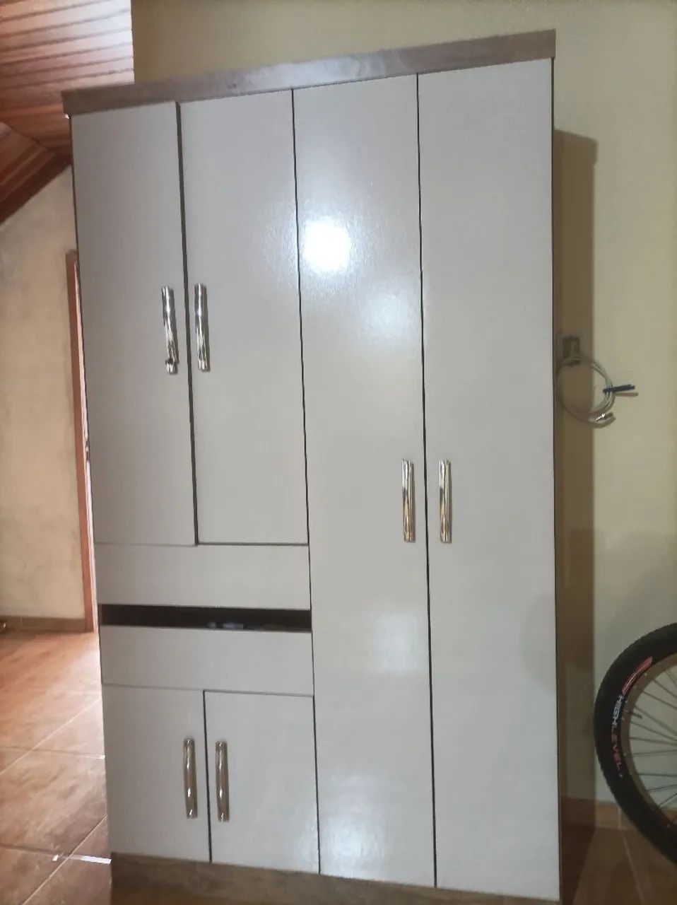 Guarda roupa solteiro 