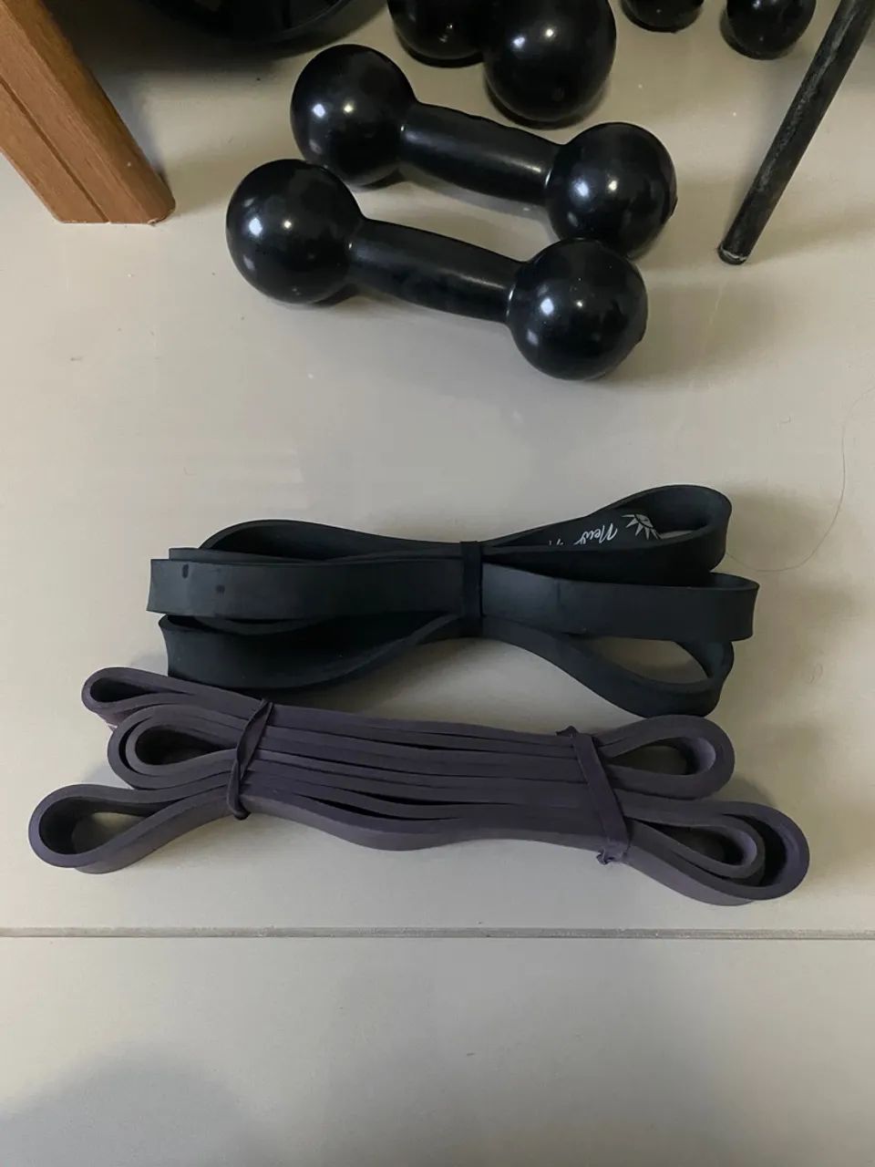 Kit Academia Completo: Halteres 1kg, 2kg e 3kg + Elásticos + Roda Abdominal - Foto 2