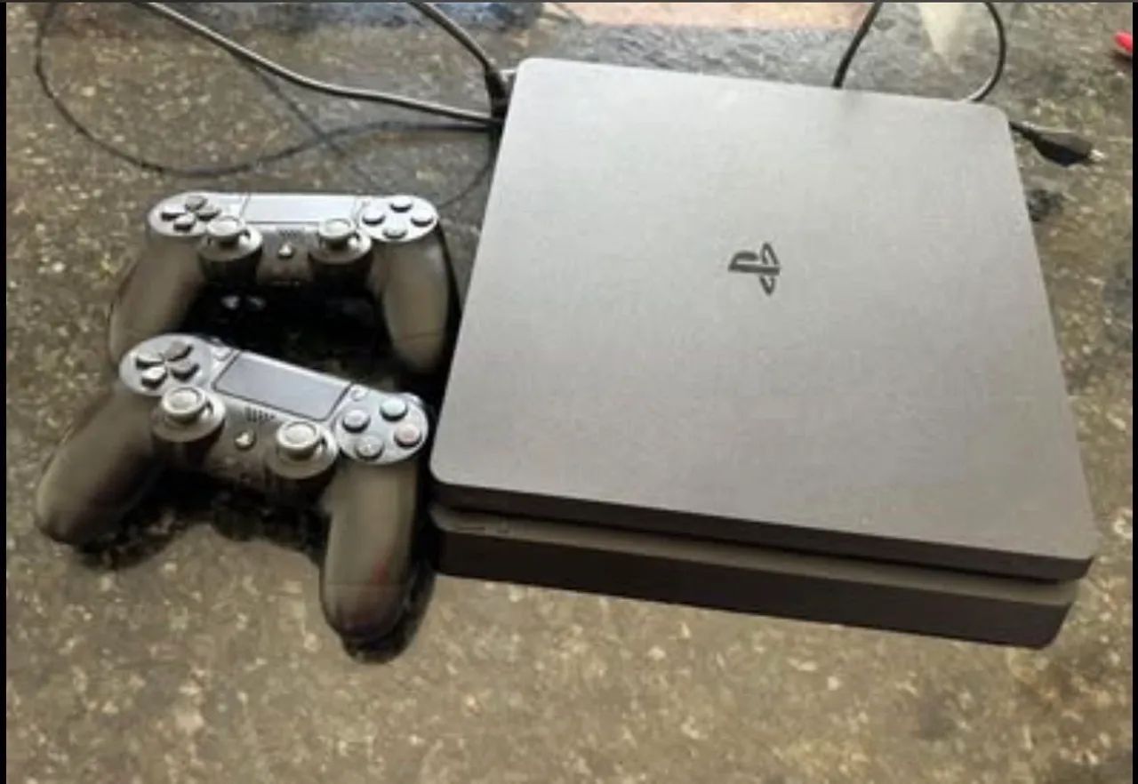 Ps4 com 2 controles 
