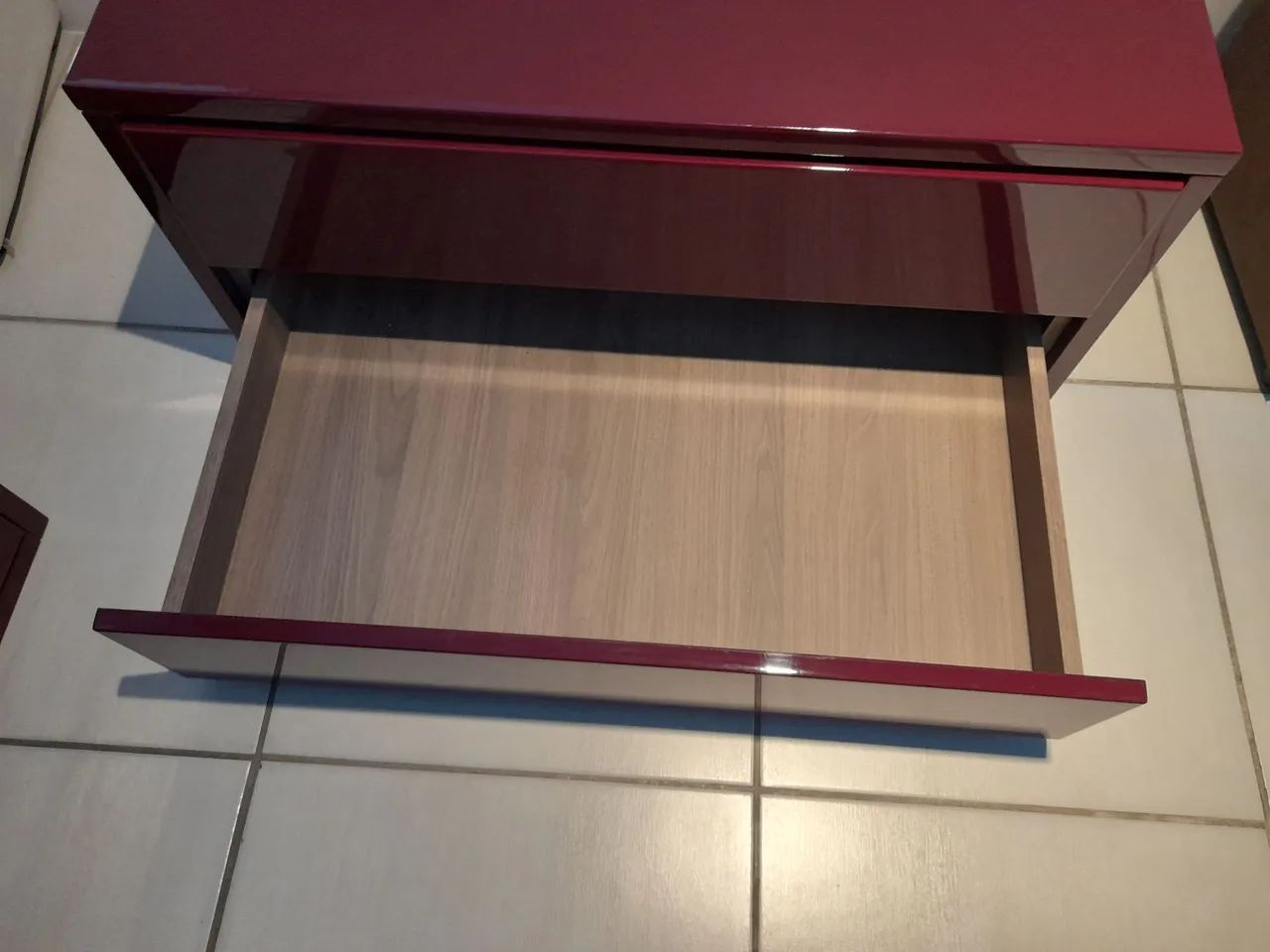 Mesa de cabeceira na cor vinho Mdf Laca - Foto 2