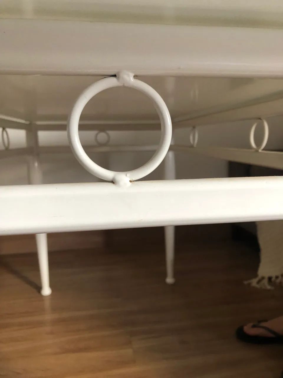 Mesa tampo de vidro, pés de madeira  - Foto 3