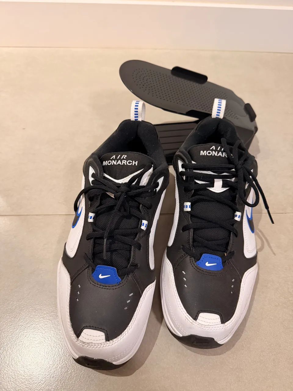 Nike monarch