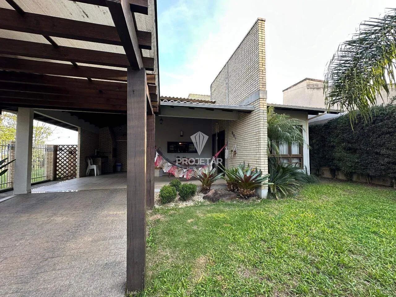 Casa à venda em Sombrio no bairro Centro