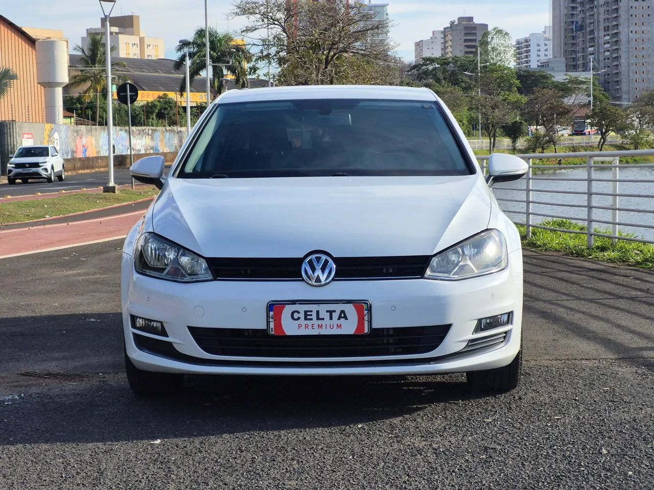 Volkswagen Golf Golf Comfortline 1.4 TSI 140cv Aut. 2015