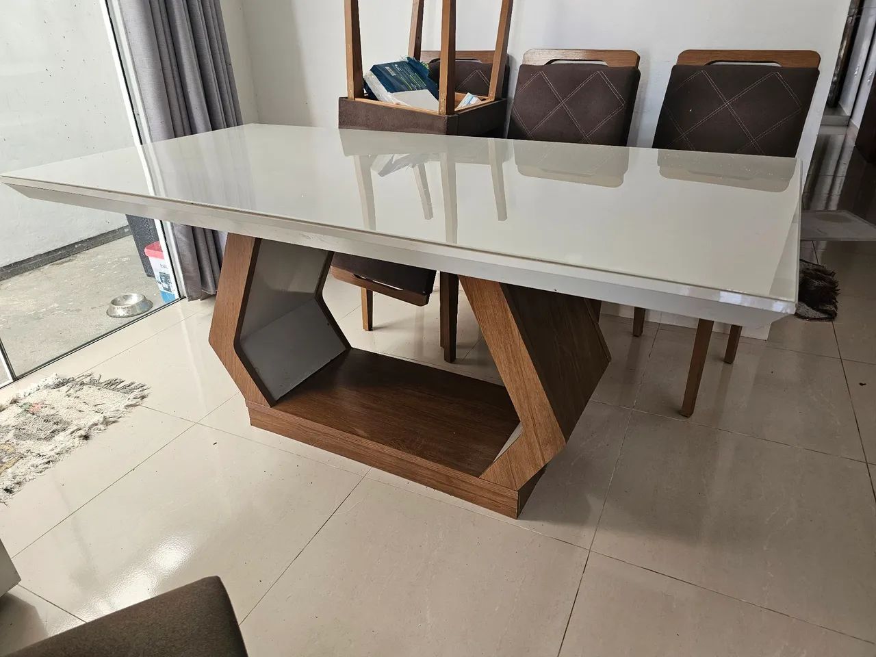 Vendo mesa com 6 cadeiras