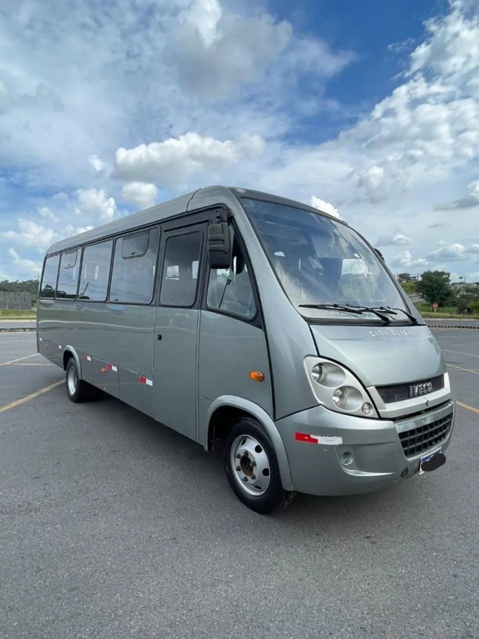 Micro-ônibus Iveco 70C17 CityClass 2013/2014 - R$ 135.000