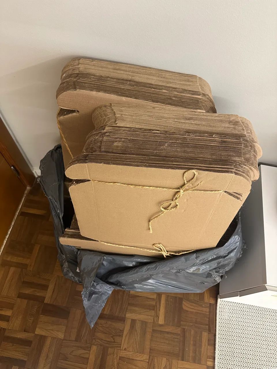 100 Cardboard Boxes, 30×30×6 cm