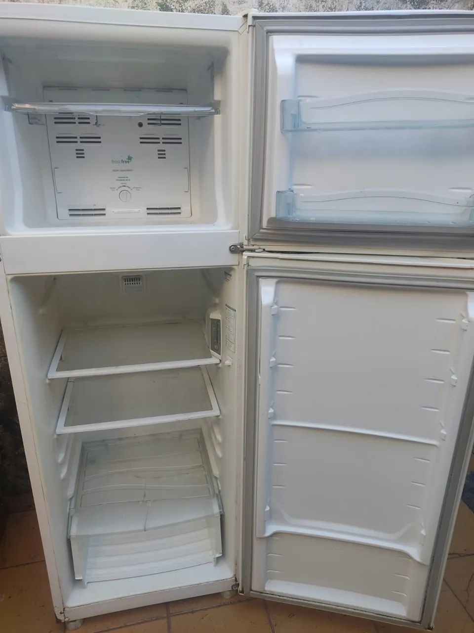 Geladeira cônsul Perfeita ACEITO CARTÃO E PARCELO  - Foto 3
