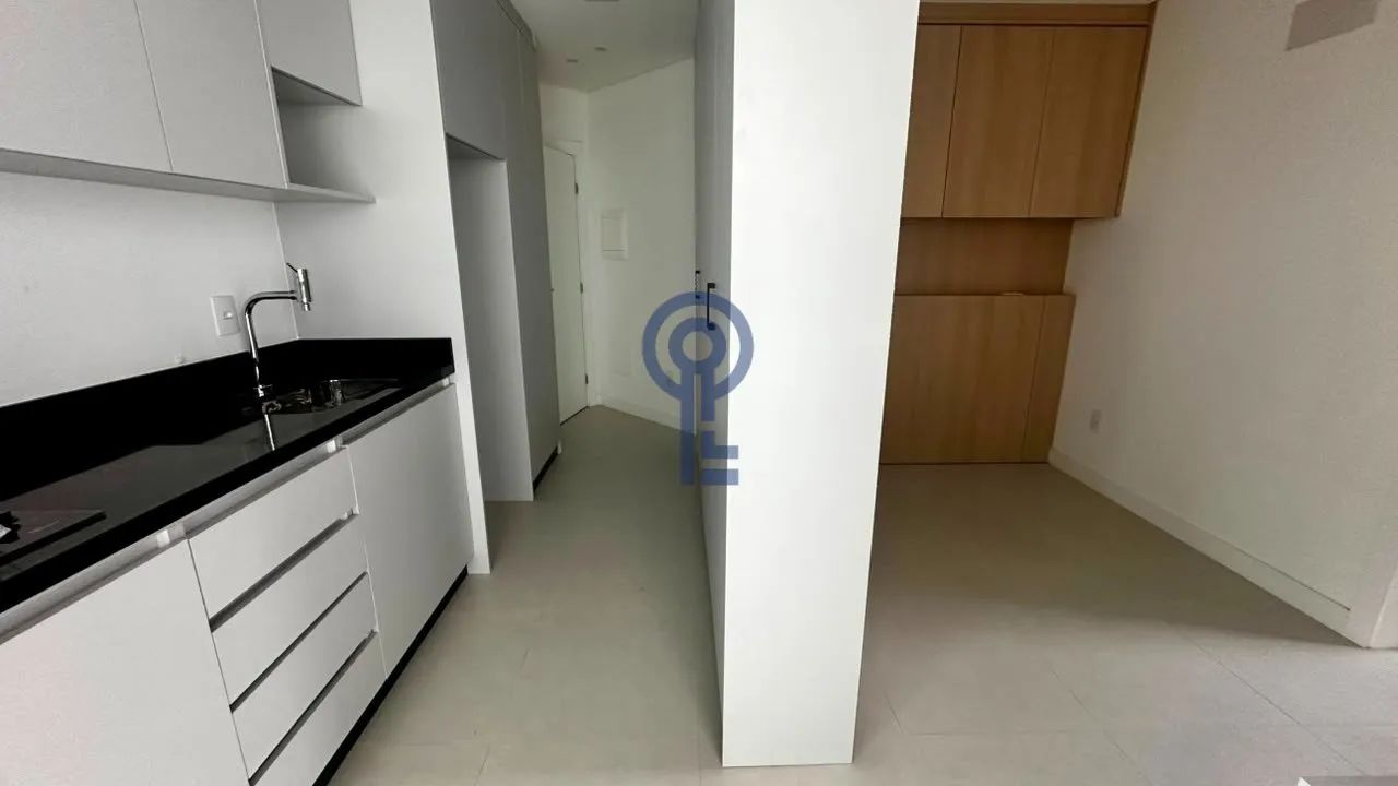 Studio moderno e totalmente mobiliado no bairro Carvoeira