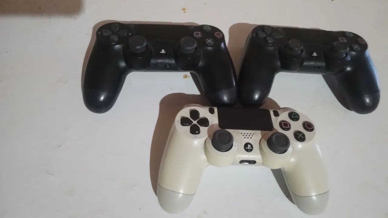 Playstation 4 500gb 3 controles originais com 7 jogos mídia física  - Foto 2