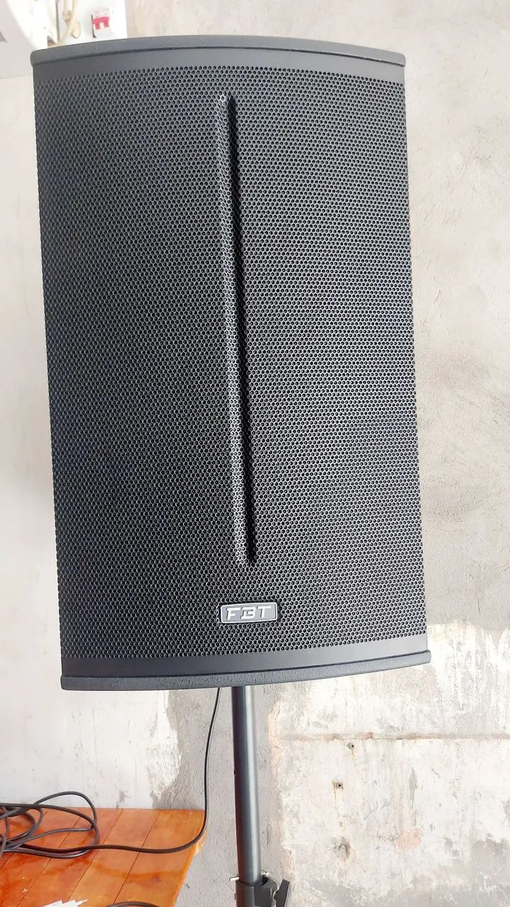 Caixa de som e mesa
