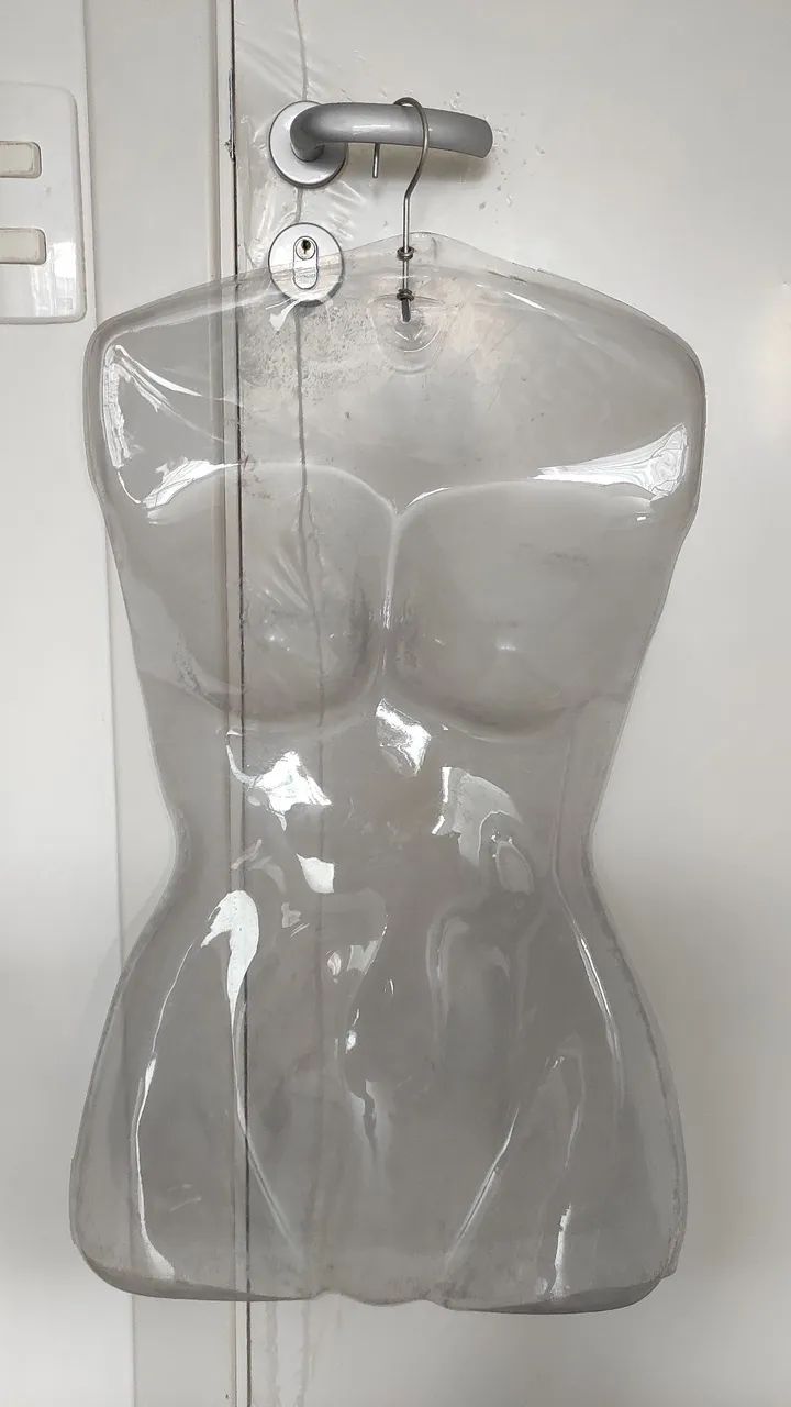 Cabide de corpo com material de pet. USADO. - Foto 4