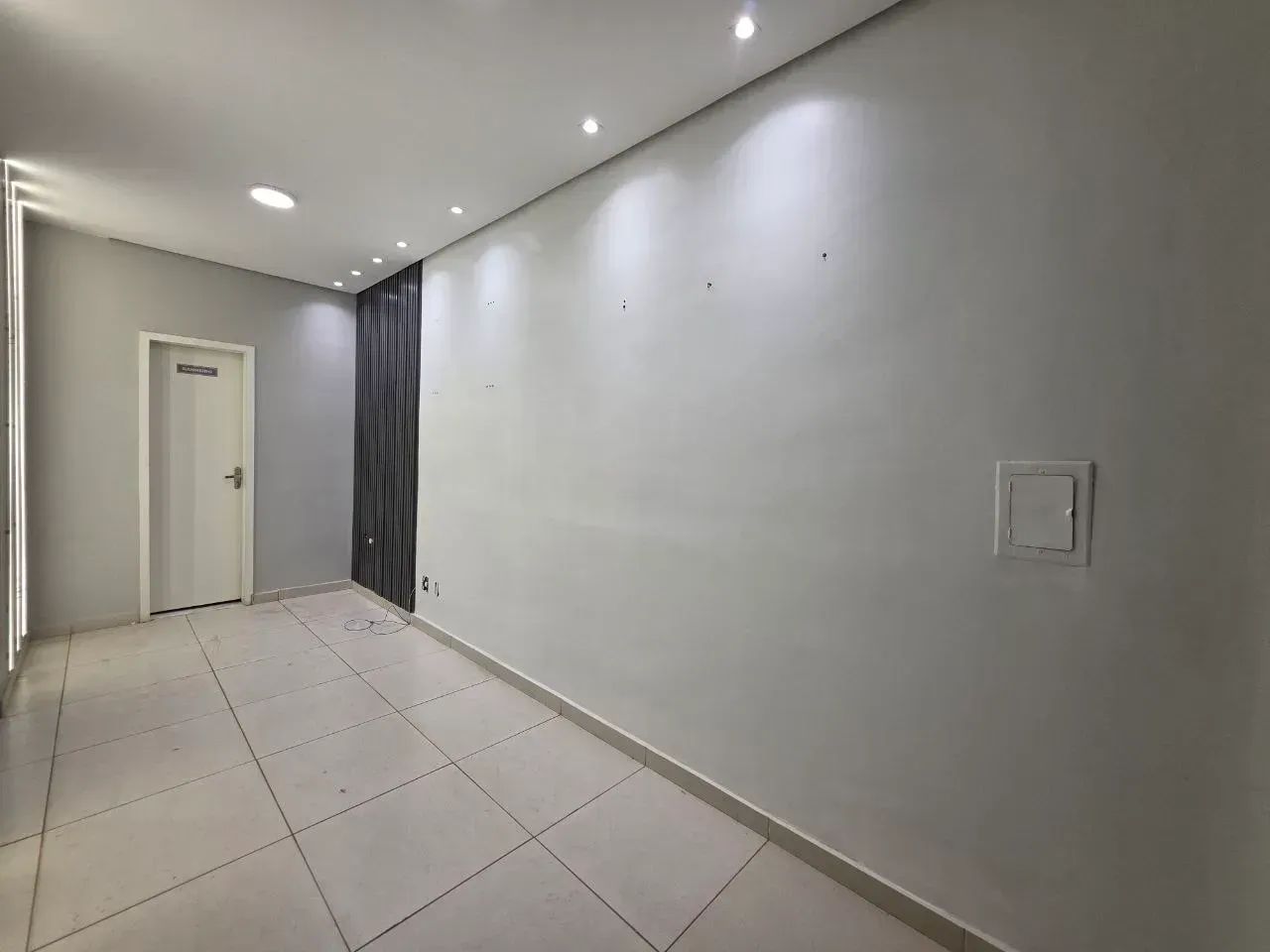 Sala Comercial Térrea 40 m² com  divisões mais cozinha água incluso - Centro - Foto 2