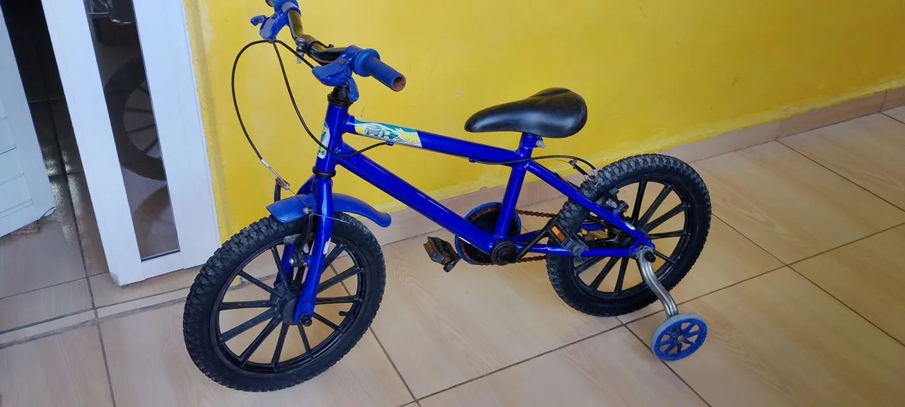 **Bicicleta para menino até 6 anos semi nova*