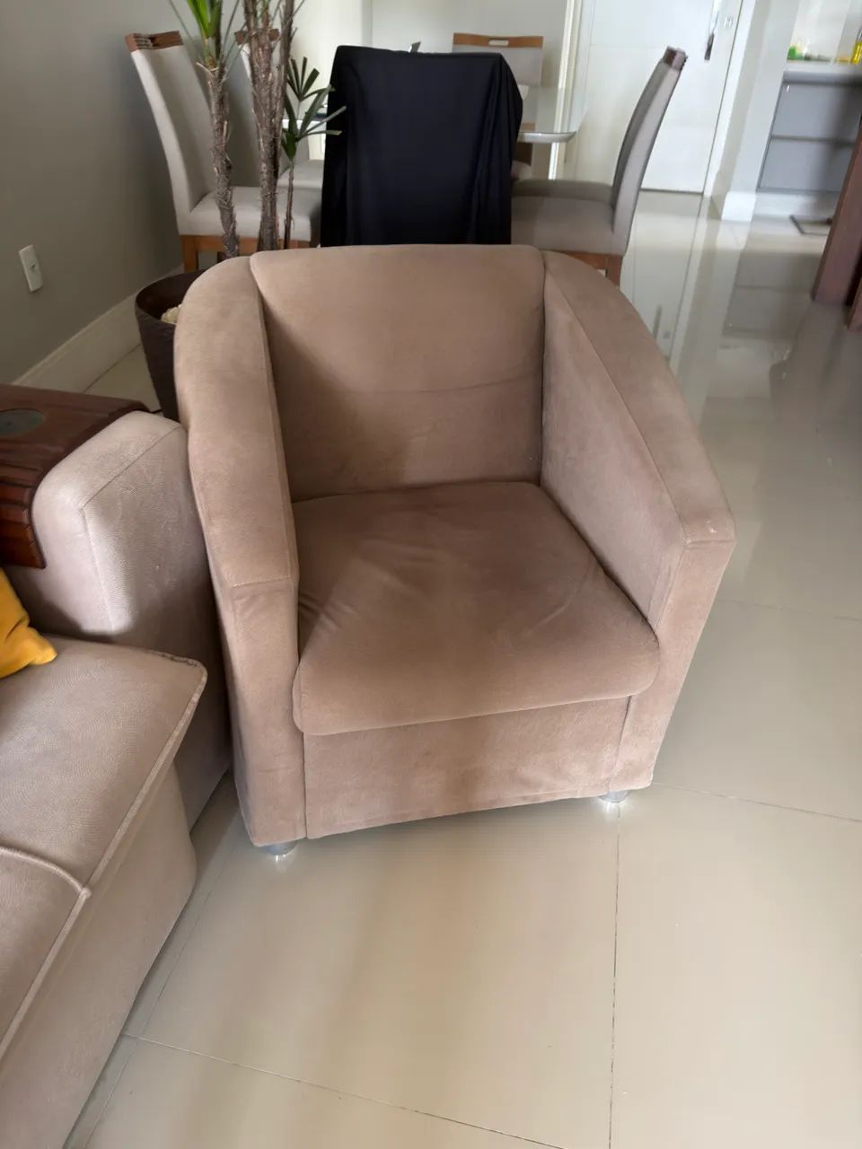 Sofá 2,90m + Poltrona + Almofadas - Conjunto Completo - Foto 5