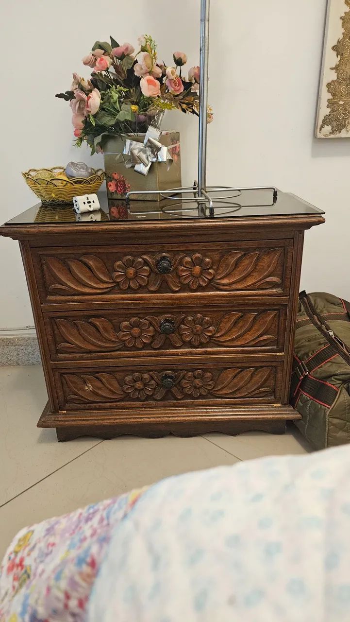 Mesa de cabeceira com gavetas - Foto 2