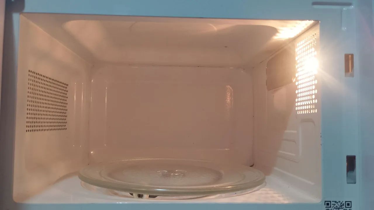 Microondas 21L ótimo  - Foto 2