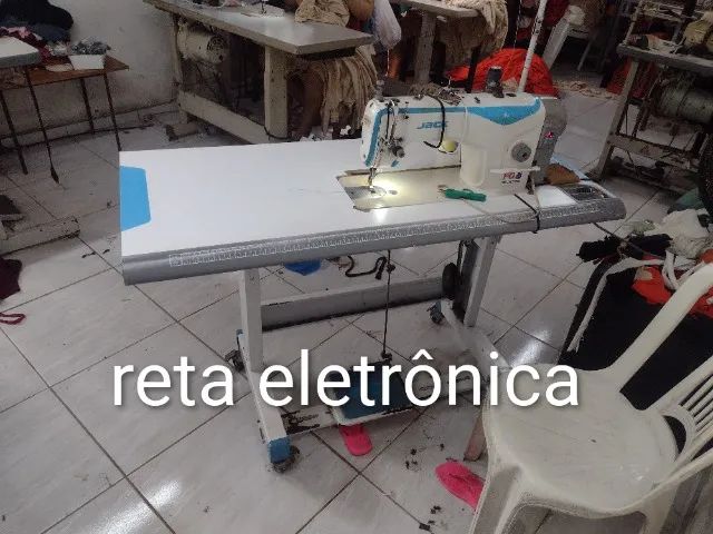 Máquina  reta eletrônica 