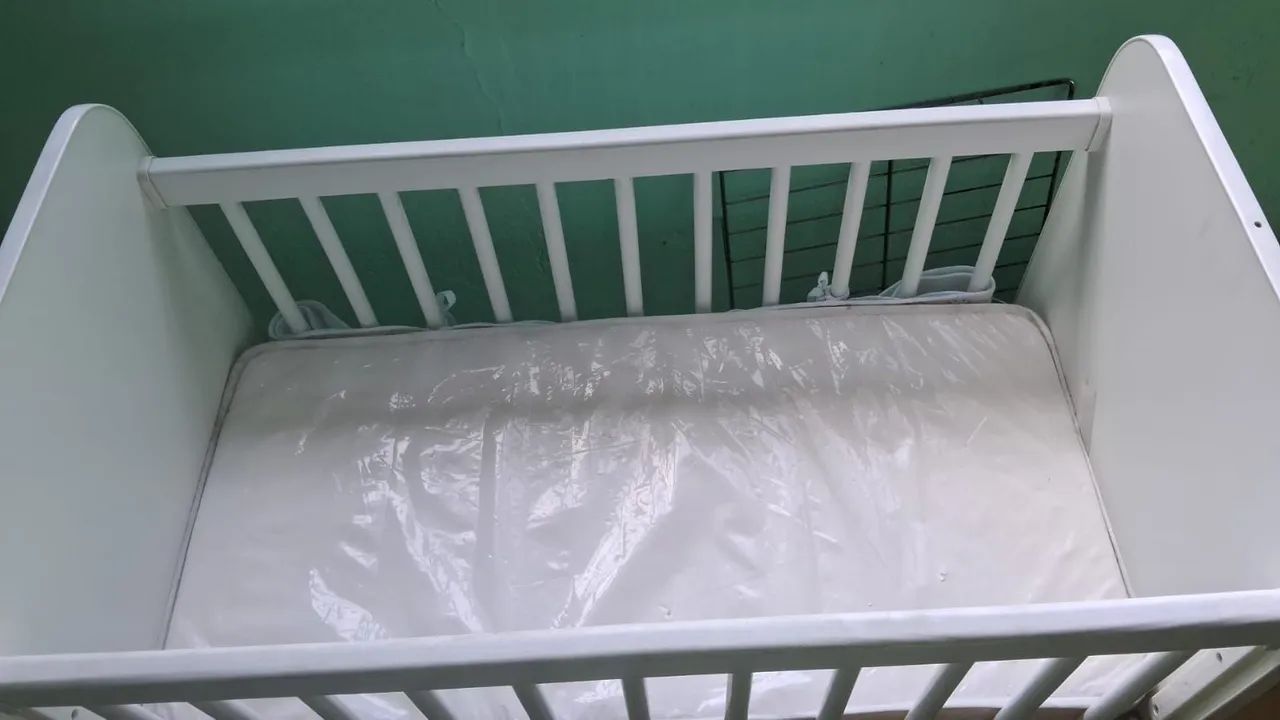 Vendo mine berço (vai com o colchão) - Foto 2