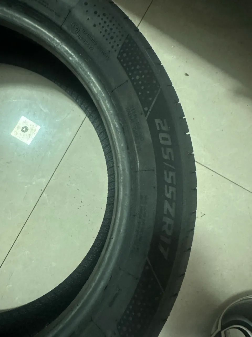 Pneu 205/55/17 novo - Foto 2