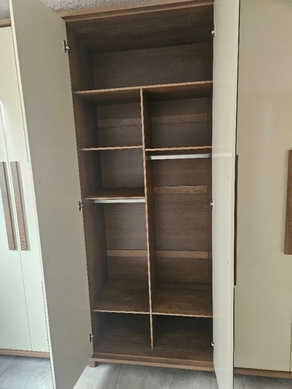 GUARDA-ROUPA DE 6 PORTAS A VENDA - Foto 3