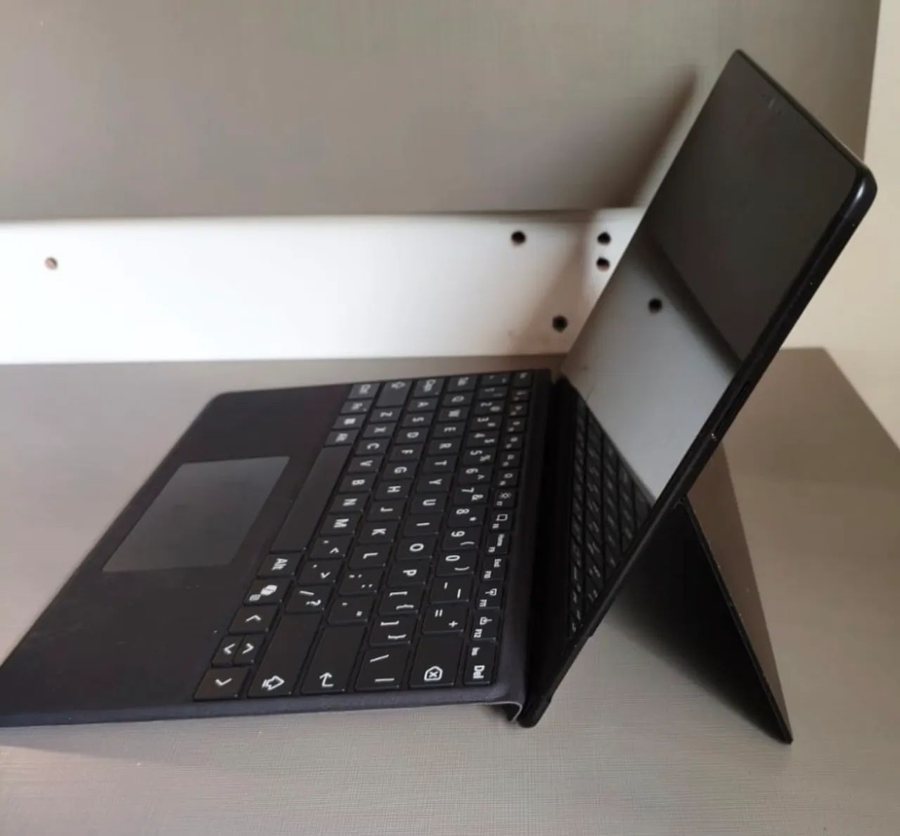 Surface Pro x SQ1 16GB RAM 256GB SSD Wi-Fi Microsoft com teclado e caneta - Foto 2