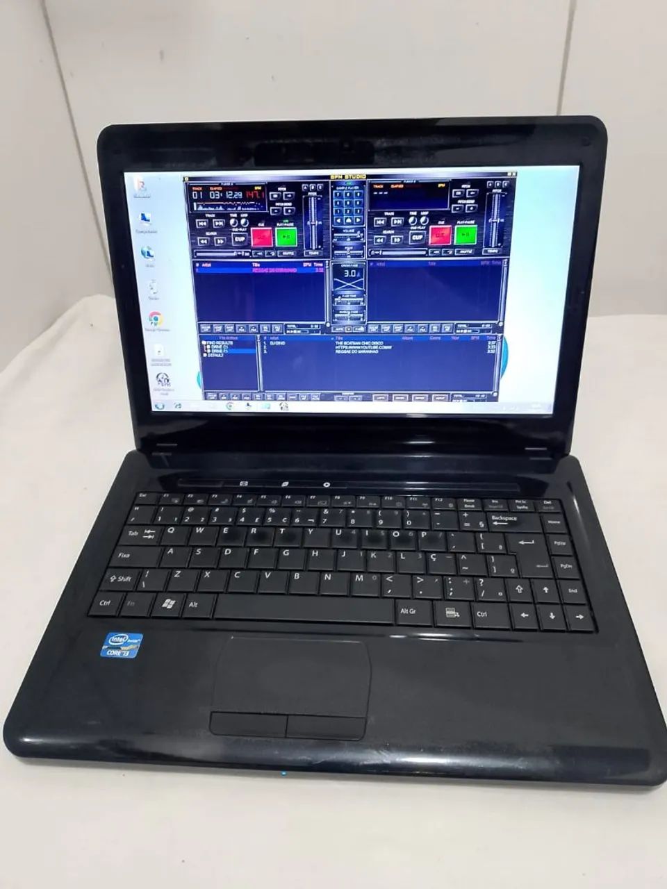 Vendo notebook positivo pra DJs ou pra estudar 