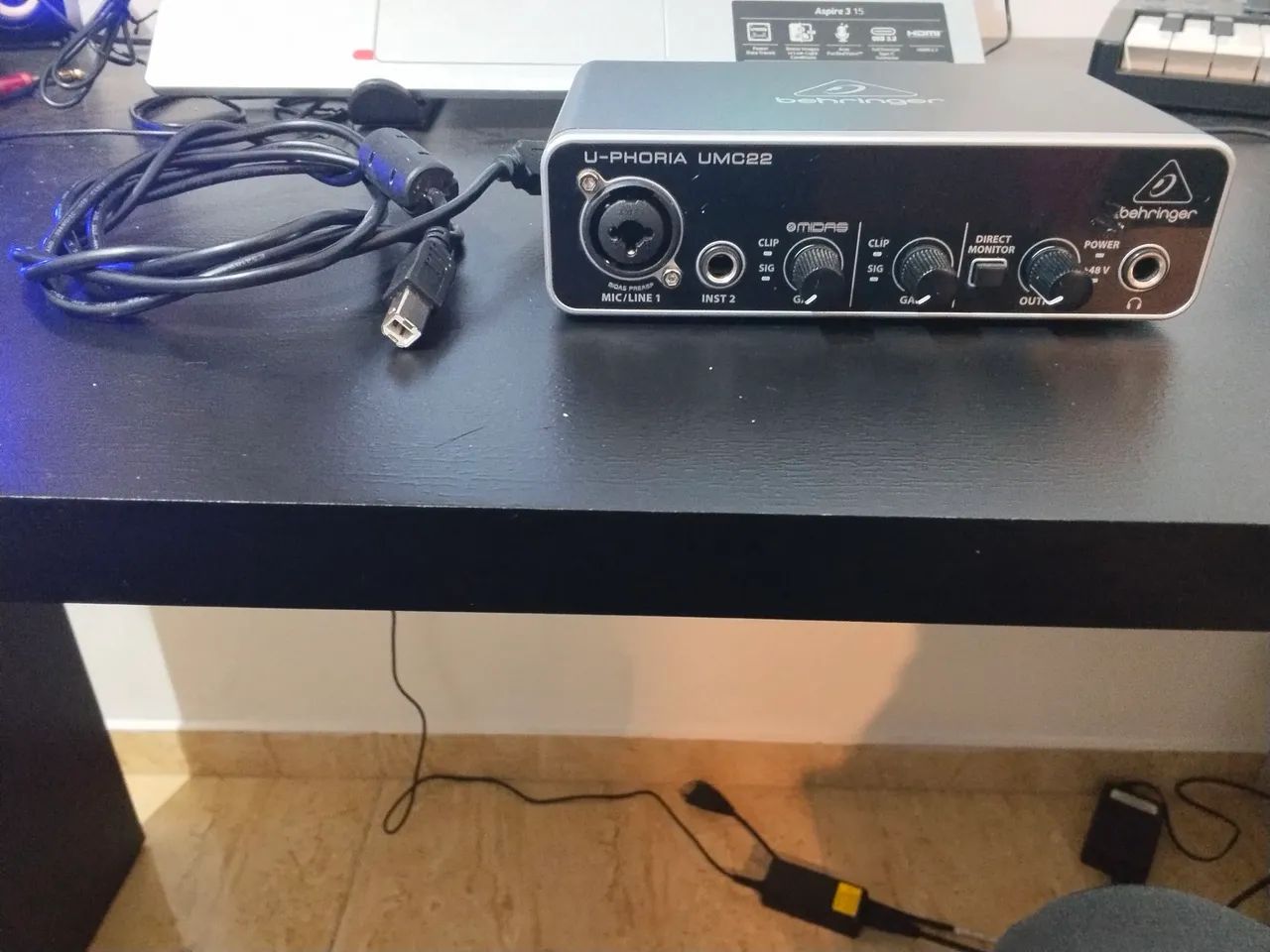 Interface U-Phoria UMC22 Behringer + Cabo USB
