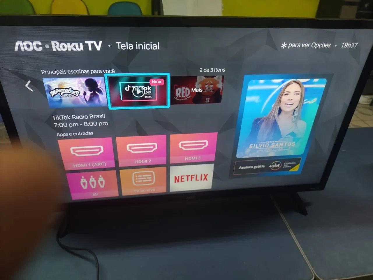 Vendo Smartv AOC 32 polegadas top de linha Roku em estado de nova R$ 750,00 - Foto 3