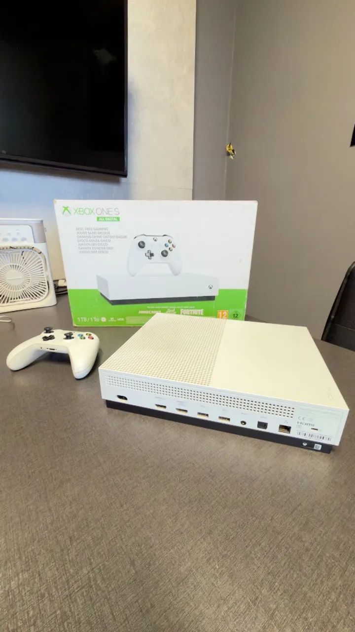 xbox one S 1tb com caixa perfeito estado - Foto 3