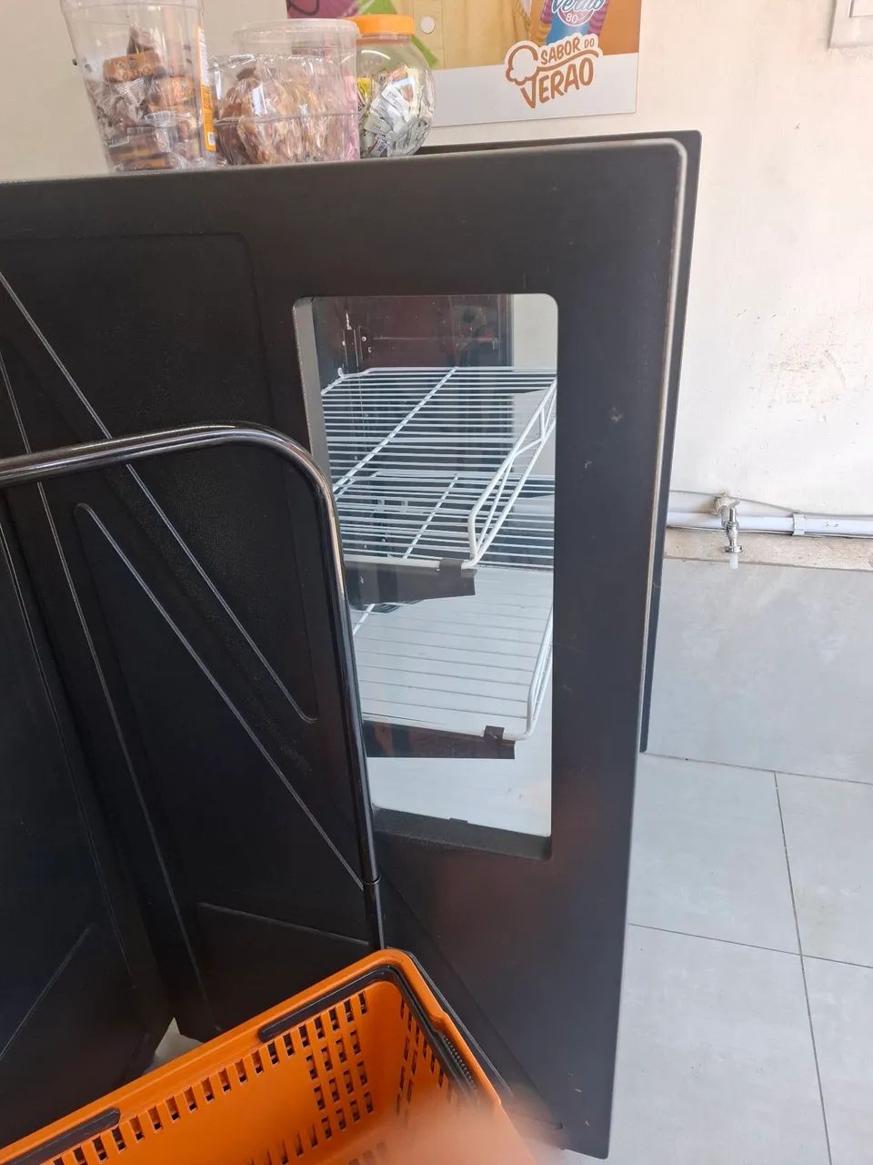 Balcão vitrine refrigerador para tortas e bebidas. Polar - Foto 2