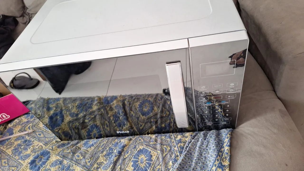 Para quem quer a comida quentinha, microondas philco espelhado. - Foto 2