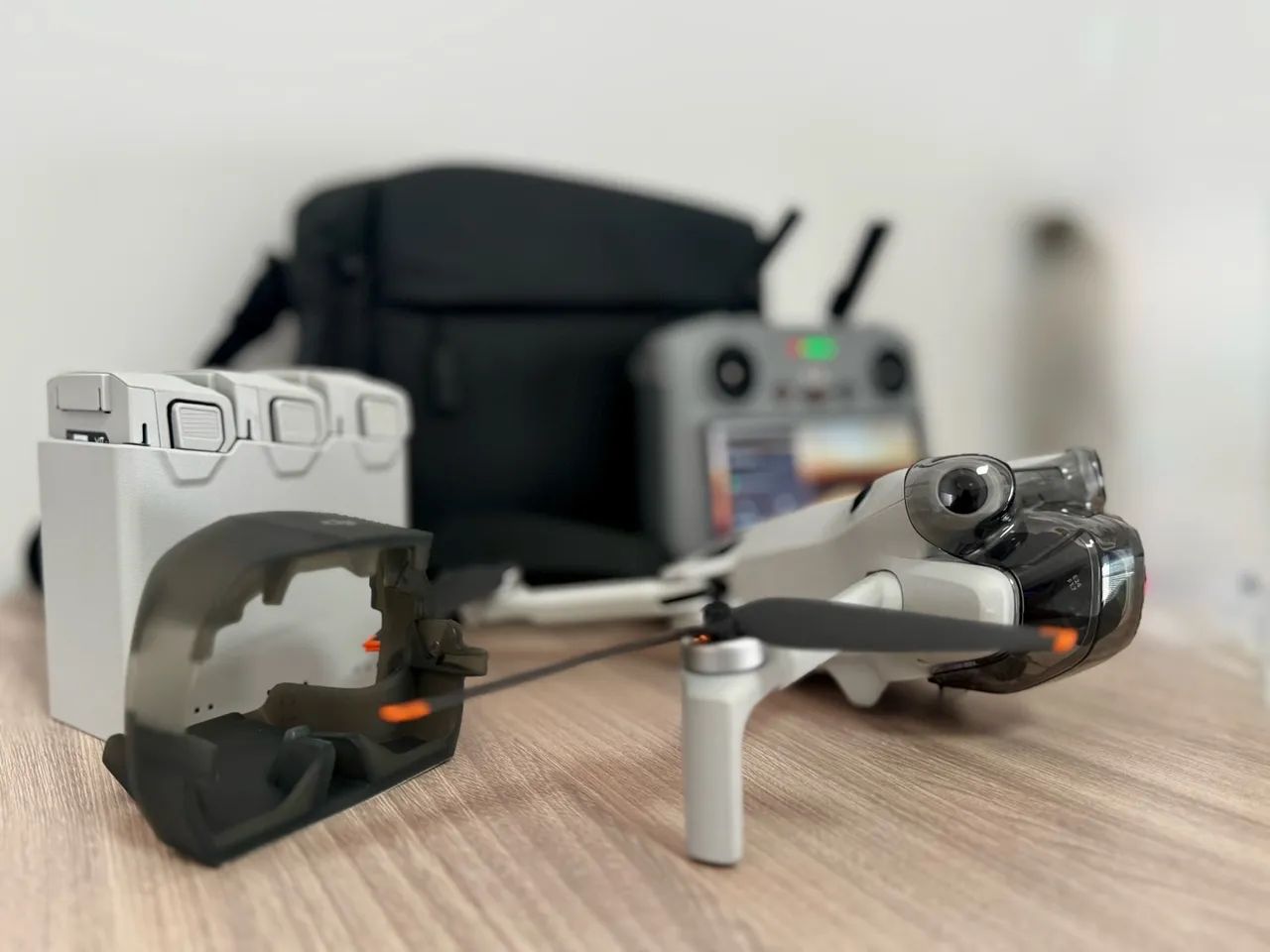 DRONE DJI MINI 4 PRO COMBO FLY MORE PLUS  - Foto 2