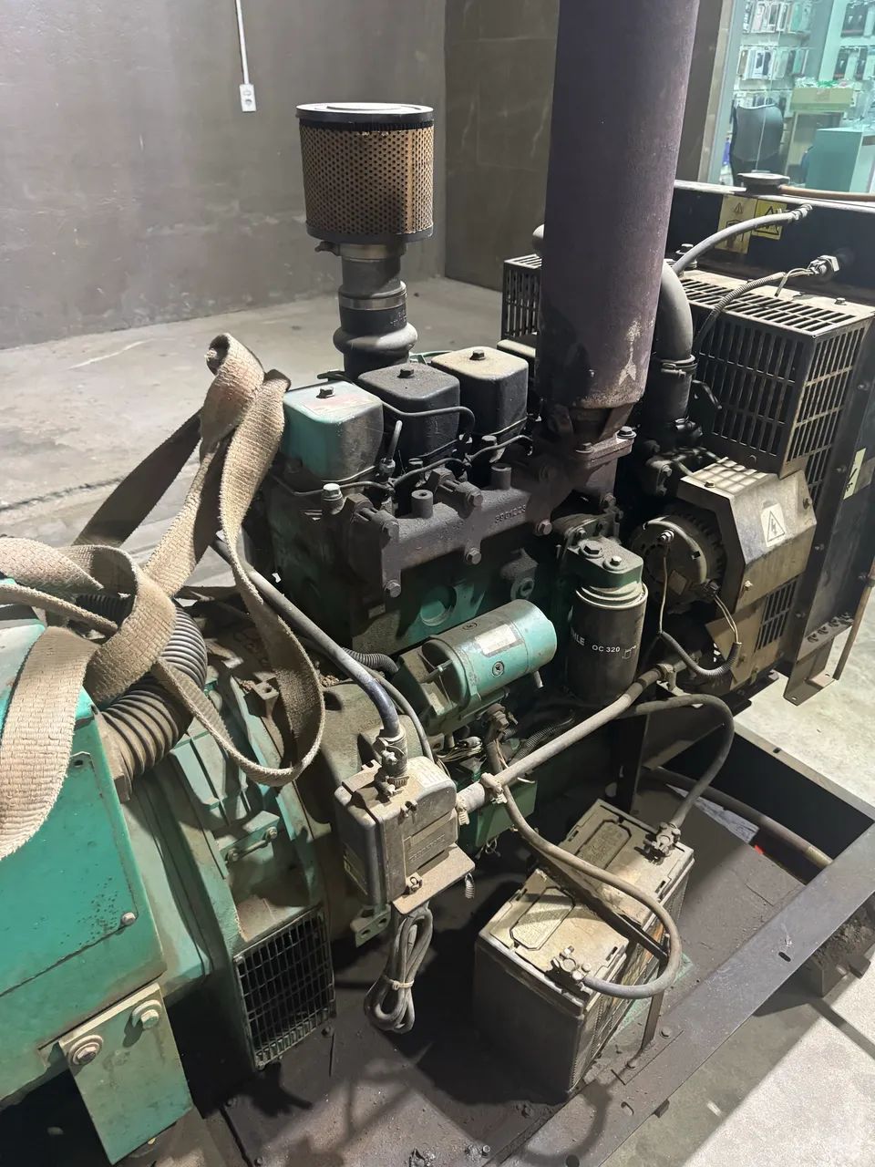 GERADOR CUMMINS 55kva 