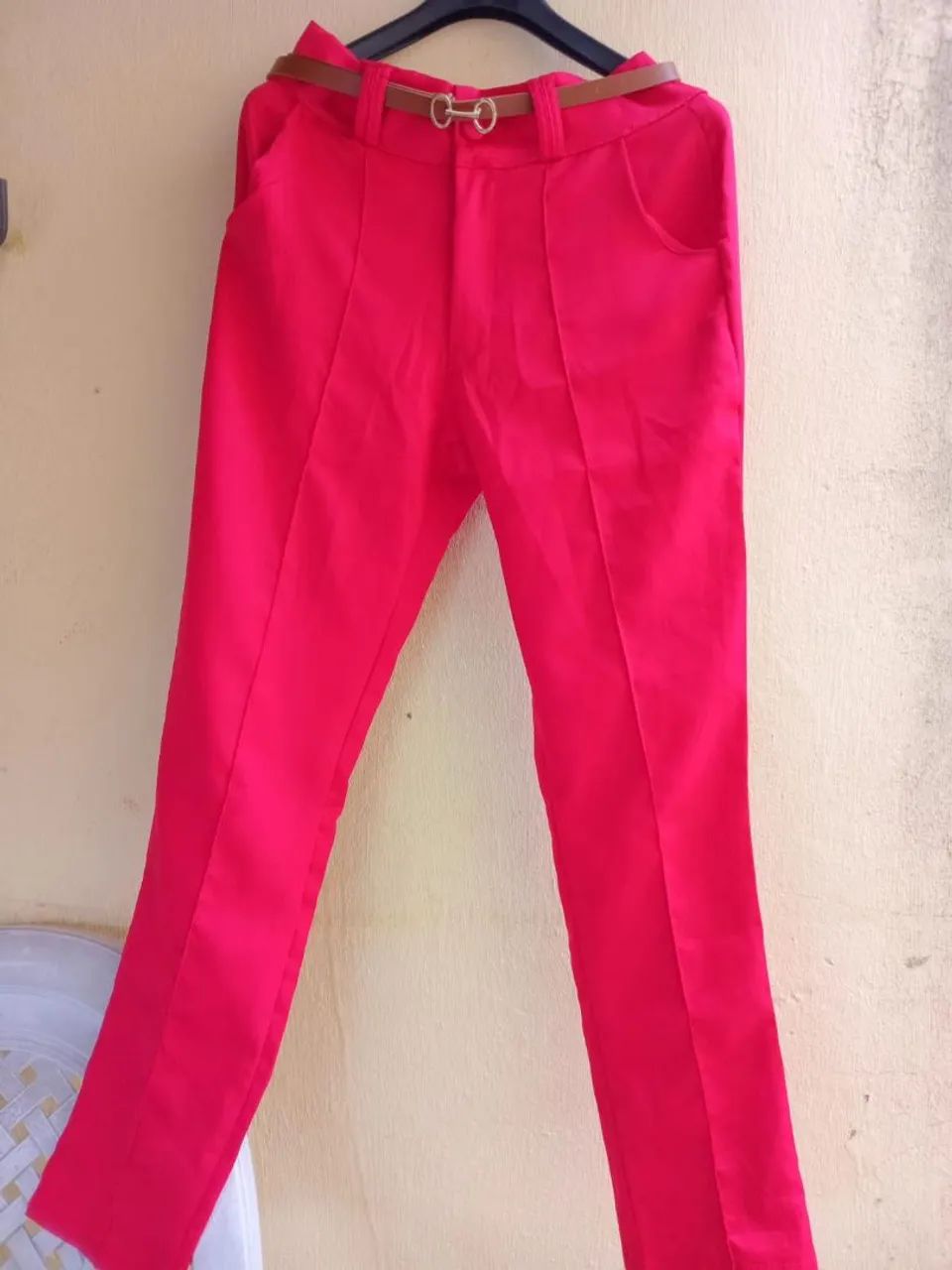 Vendo linda calça acompanha o cinto