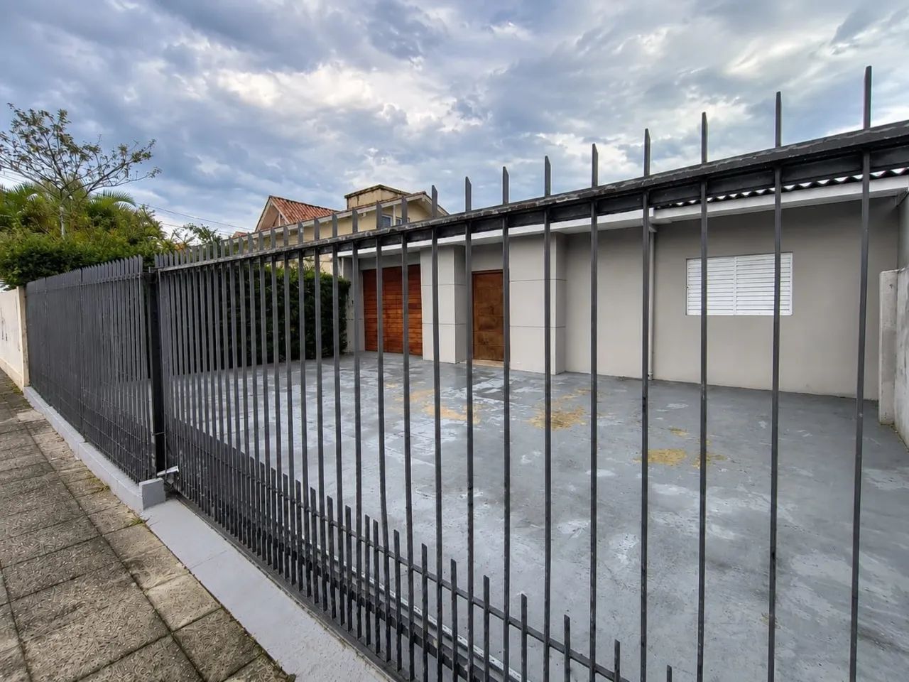 Casa de 4 quartos no Santa Mônica.