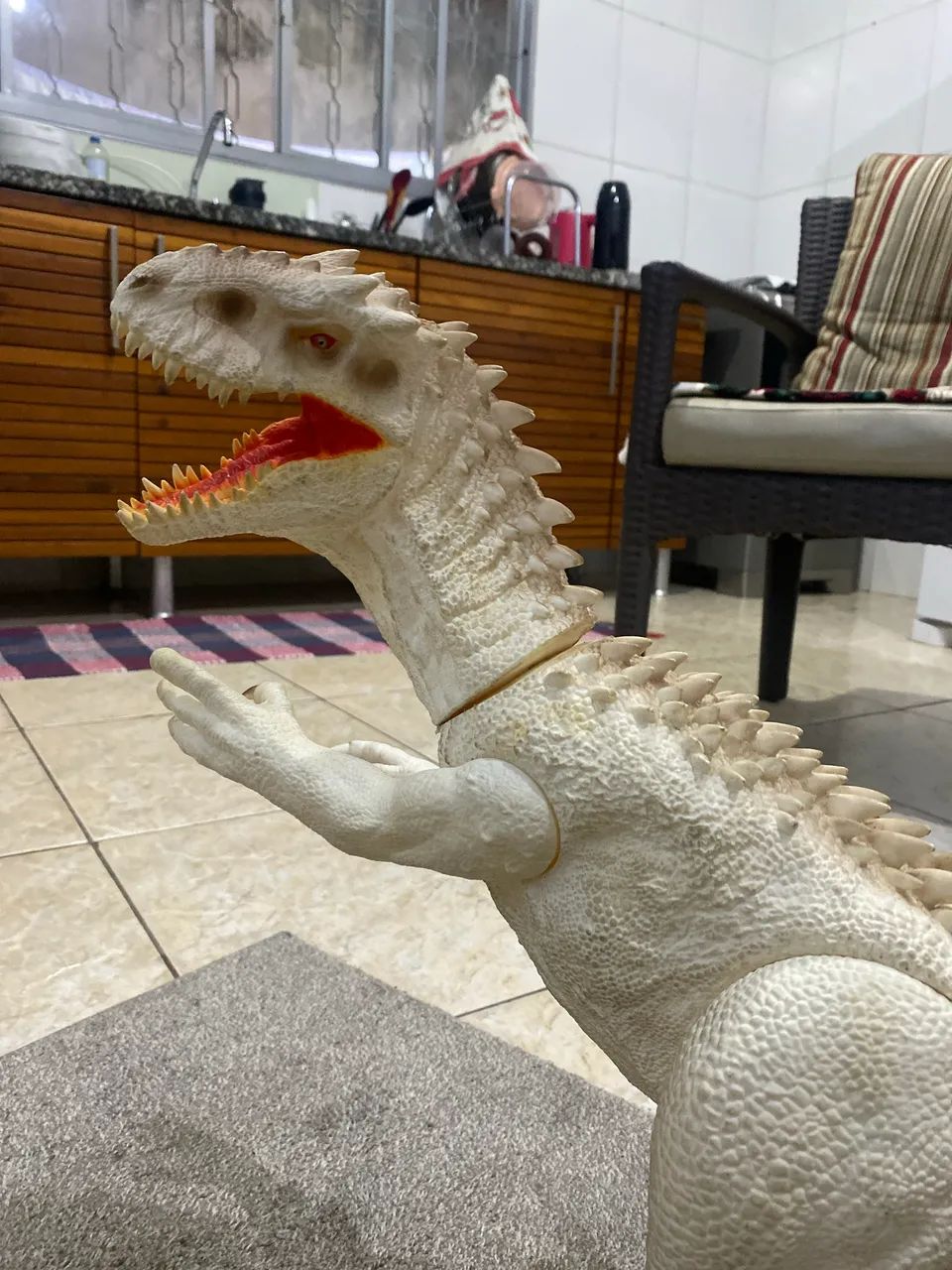 Indominus Rex de braços e pernas articuladas  - Foto 3