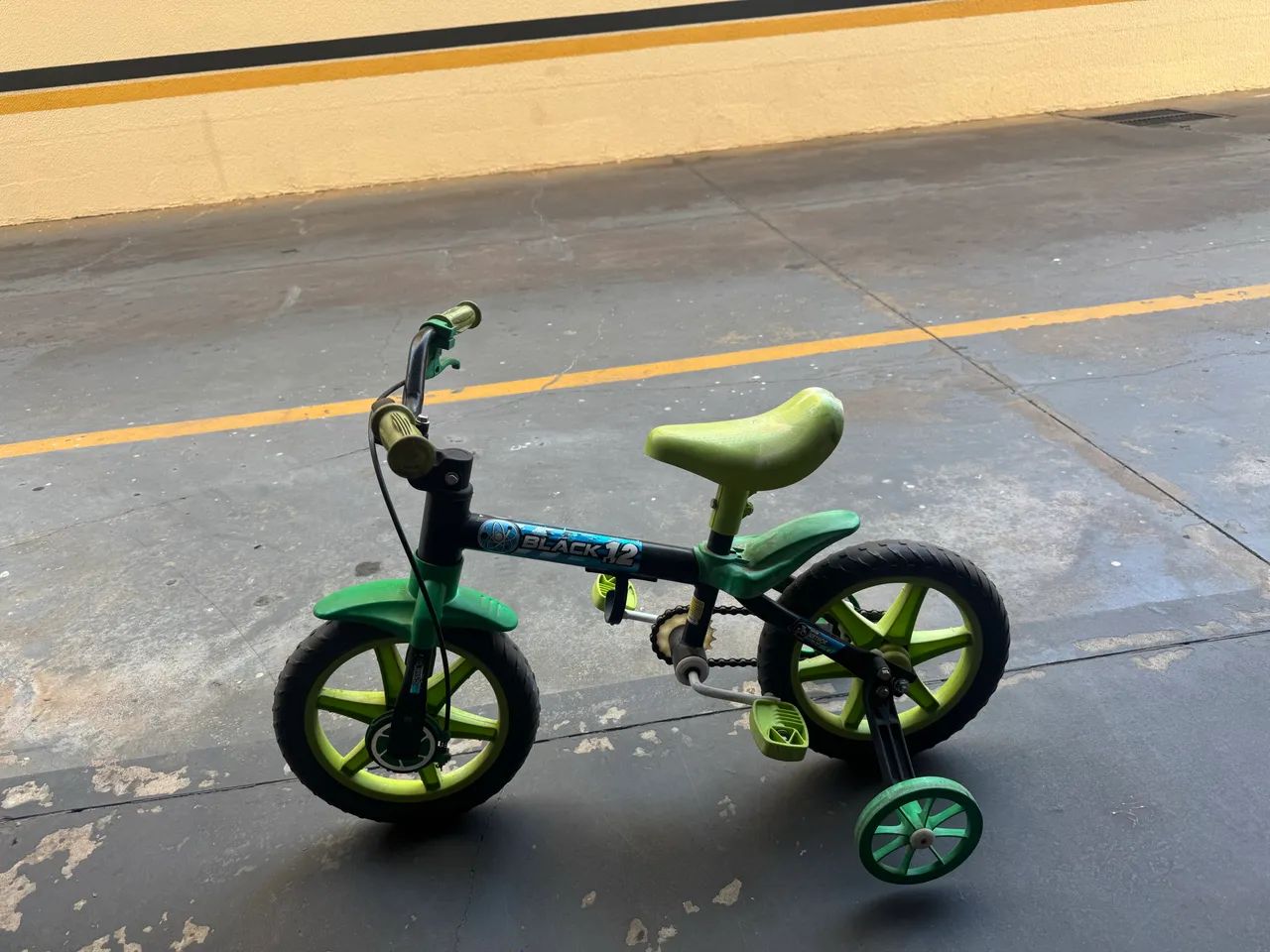 Bicicleta verde infantil - Foto 2