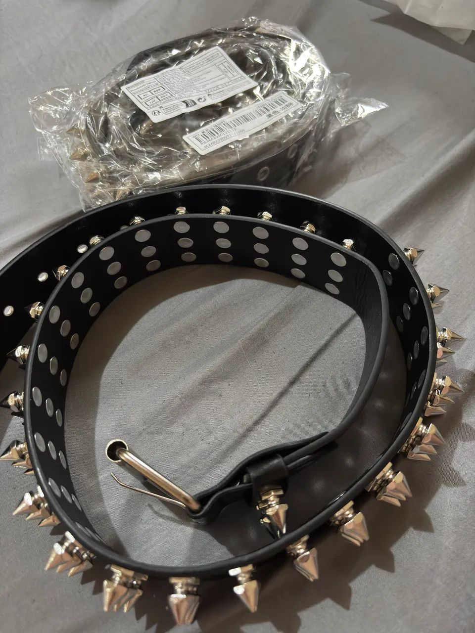 Cinto punk com spikes