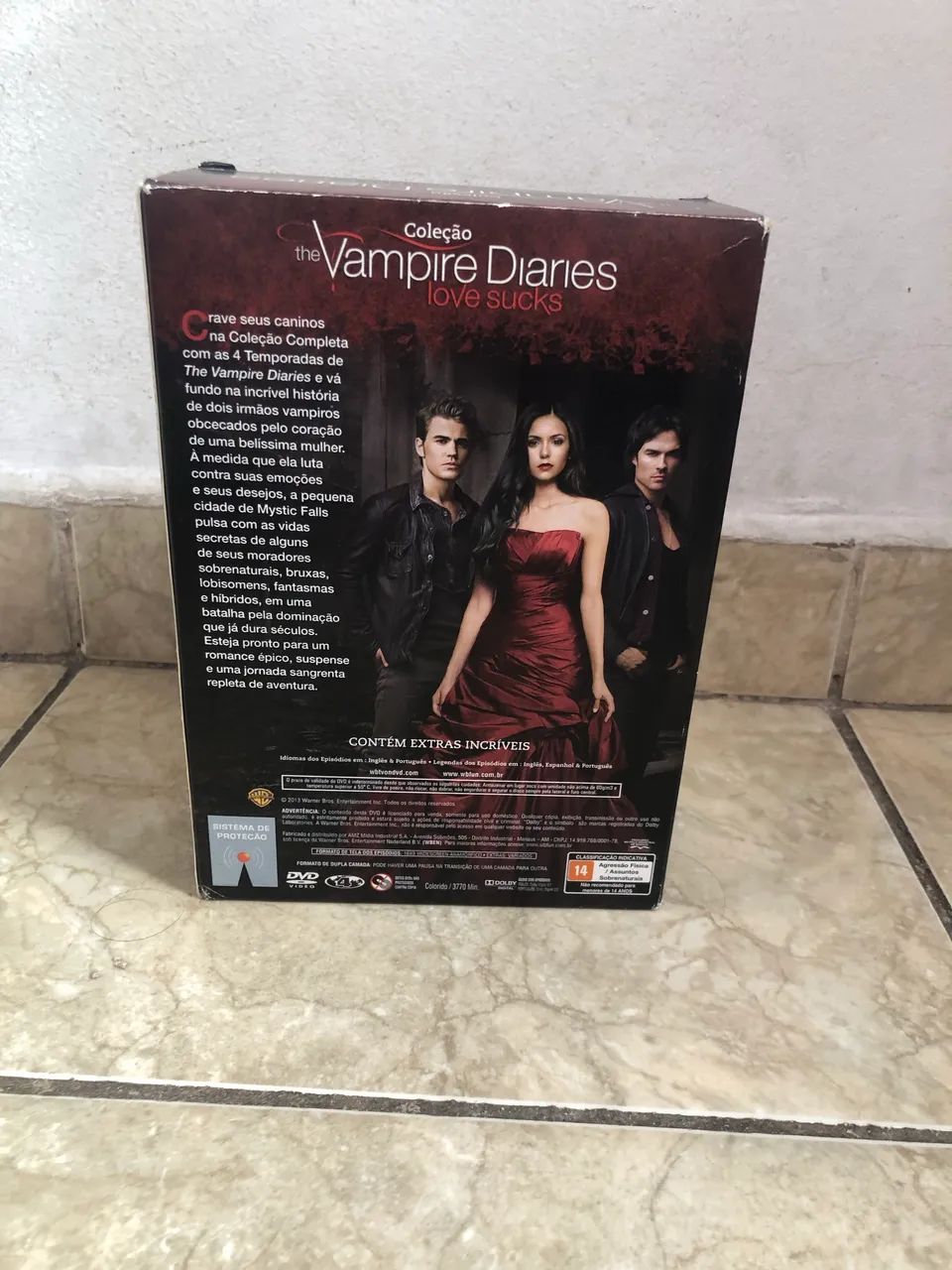 Dvd Coleção The Vampire Diaries Love Sucks (temporadas completas 1-4) - Foto 3