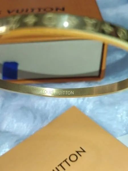 Bracelete de Luxo na cor dourado(17cm) c/ caixa! - Foto 2