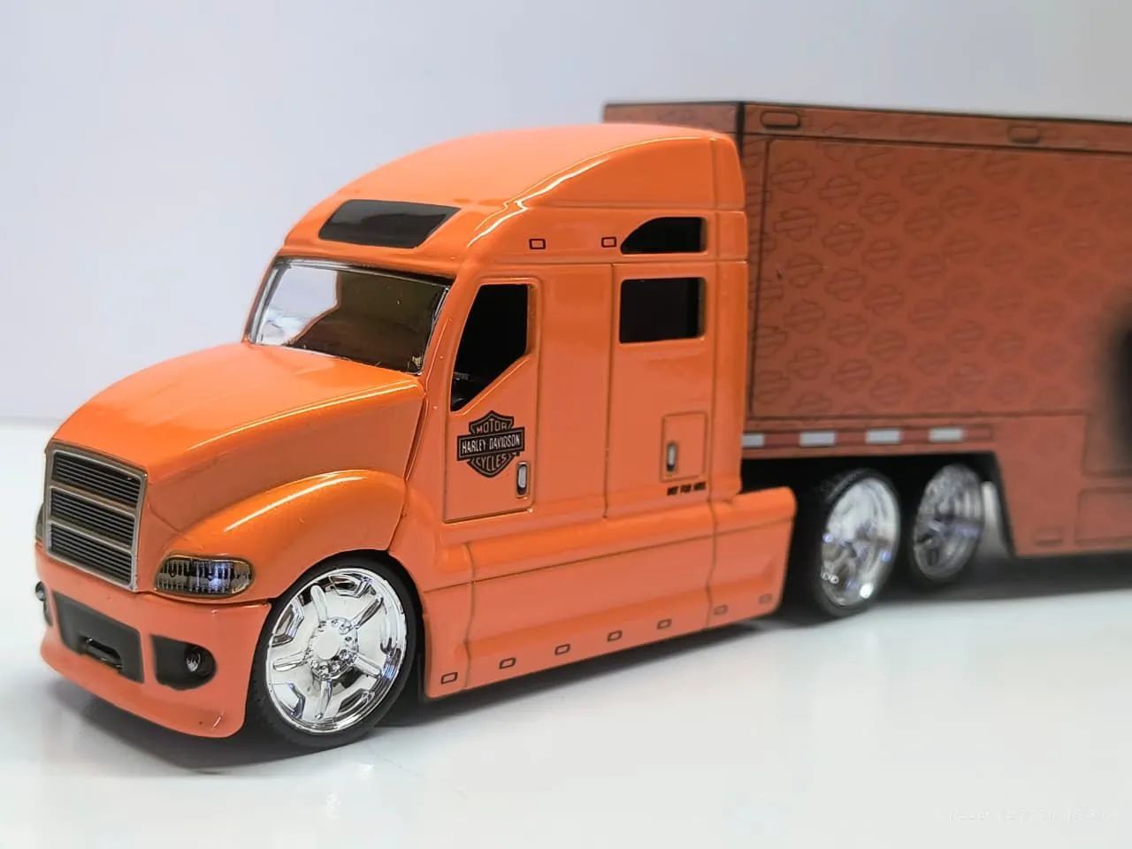 Caminhão Harley-Davidson e International Maisto Escala 1:64