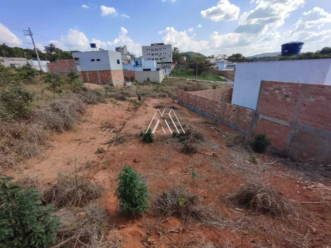 Vendo lote em Itaúna com ótima localização!