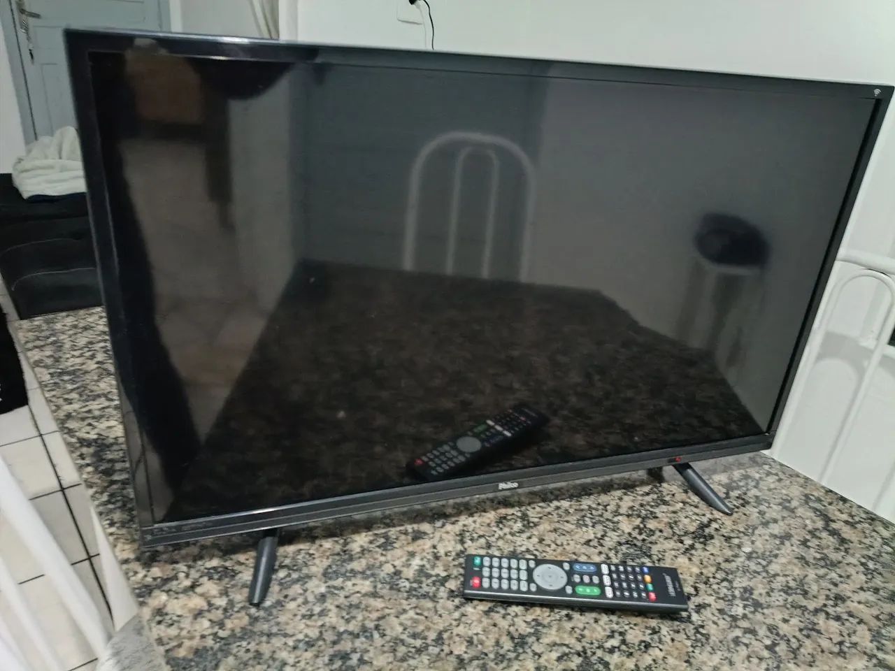 Vendo uma TV esmart 32 polegadas da Philco Seme nova bem conservada tem pezinho e  - Foto 5