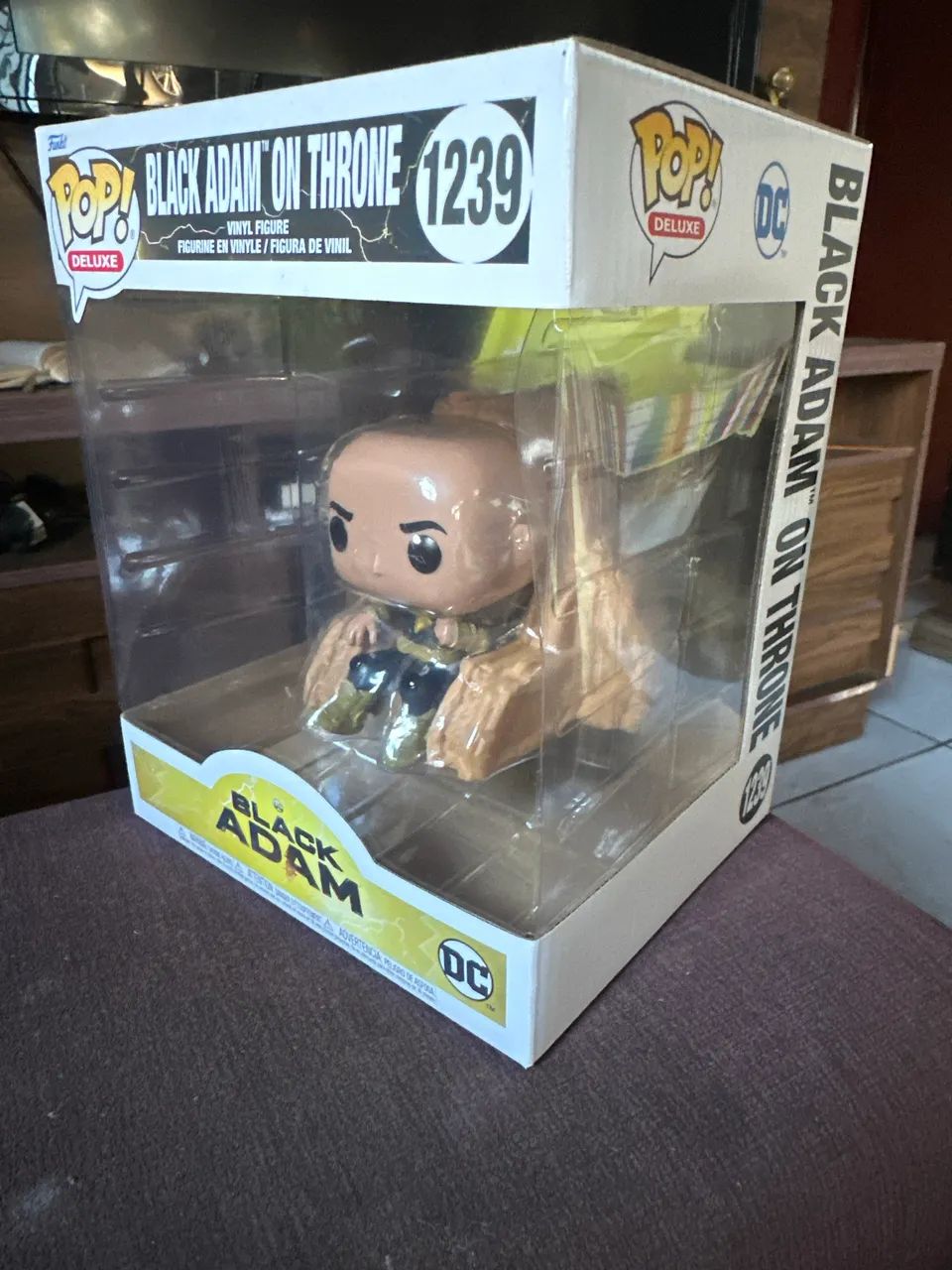 Funko Pop Black Adam 1239 On Throne Original - Foto 3