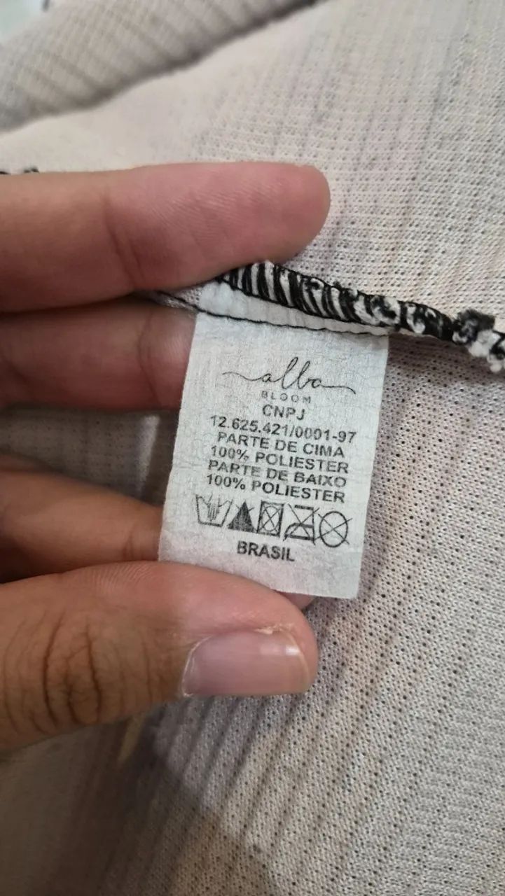 Vestio com renda preta e saia bege com textura - Foto 2